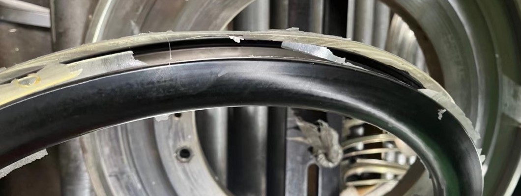 Paintless carbon rim